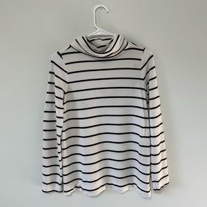 A New Day - Sweater
Size: XS
Color: Black and White